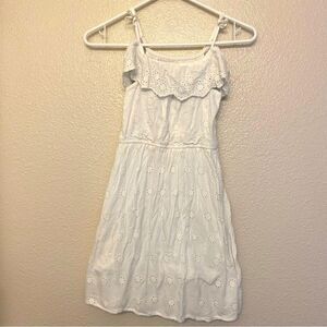 H&M ruffle off shoulder lace eyelet white maxi Sundress girls 5/6 (runs large)